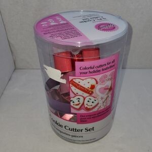 WILTON 9-Piece Sweetheart Cookie Cutter Set - MINT CONDITION - 2008